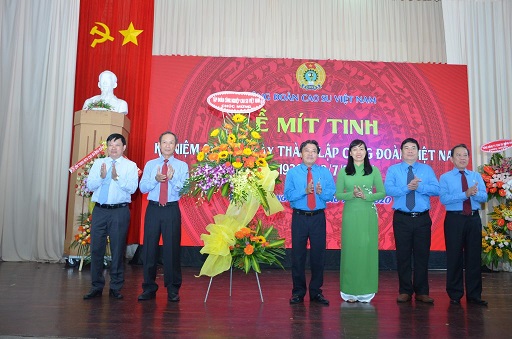 Mít tinh kỷ niệm 91 năm thành lập Công đoàn Việt Nam